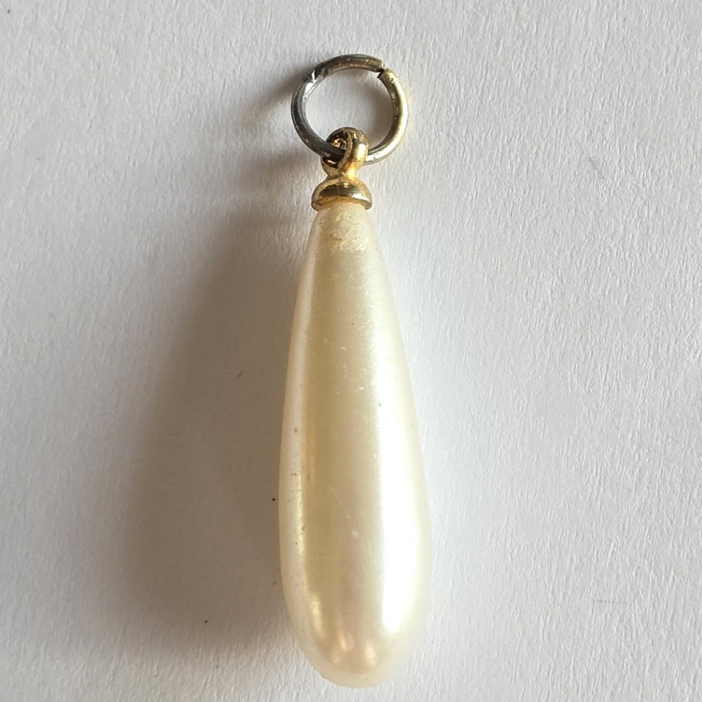 Vintage pendant faux pearl white pearlcore jewelry
